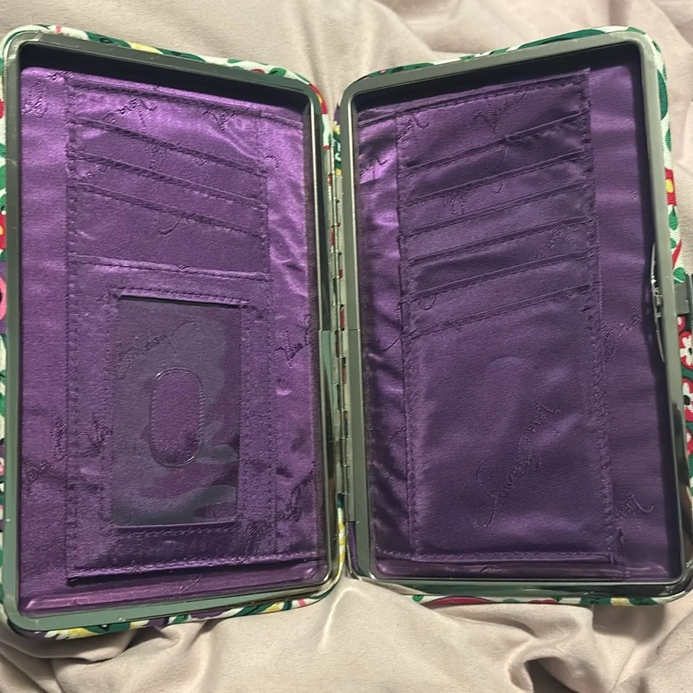 Vera Bradley Viva La Vera hard clasp wallet - Picture 4 of 7